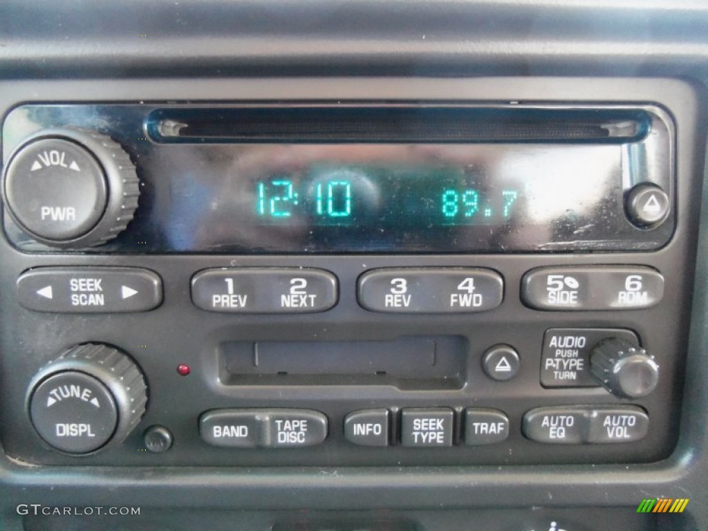 2004 GMC Sierra 2500HD SLE Extended Cab 4x4 Audio System Photo #64945949