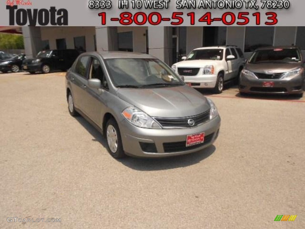 Magnetic Gray Metallic Nissan Versa