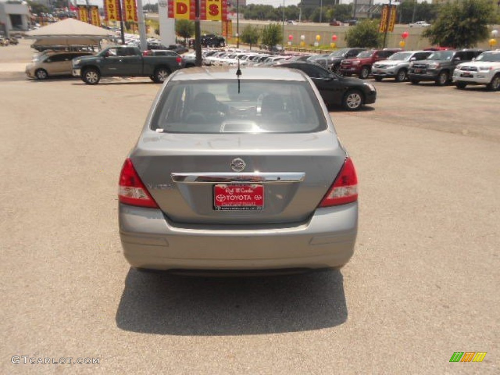 2011 Versa 1.8 S Sedan - Magnetic Gray Metallic / Charcoal photo #6