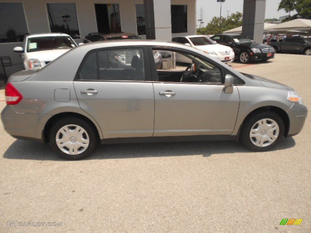 2011 Versa 1.8 S Sedan - Magnetic Gray Metallic / Charcoal photo #8