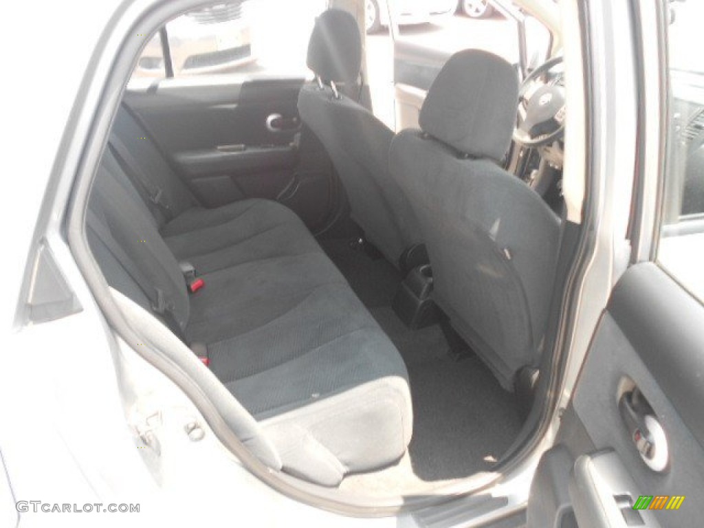 2011 Versa 1.8 S Sedan - Magnetic Gray Metallic / Charcoal photo #12