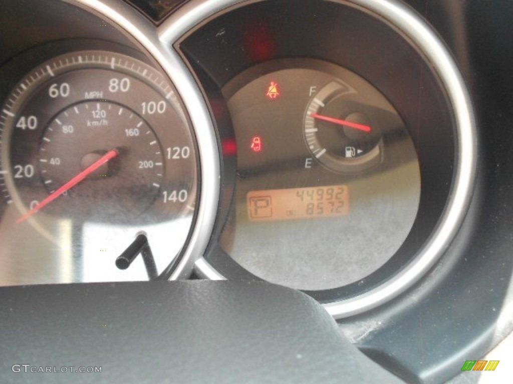 2011 Versa 1.8 S Sedan - Magnetic Gray Metallic / Charcoal photo #16