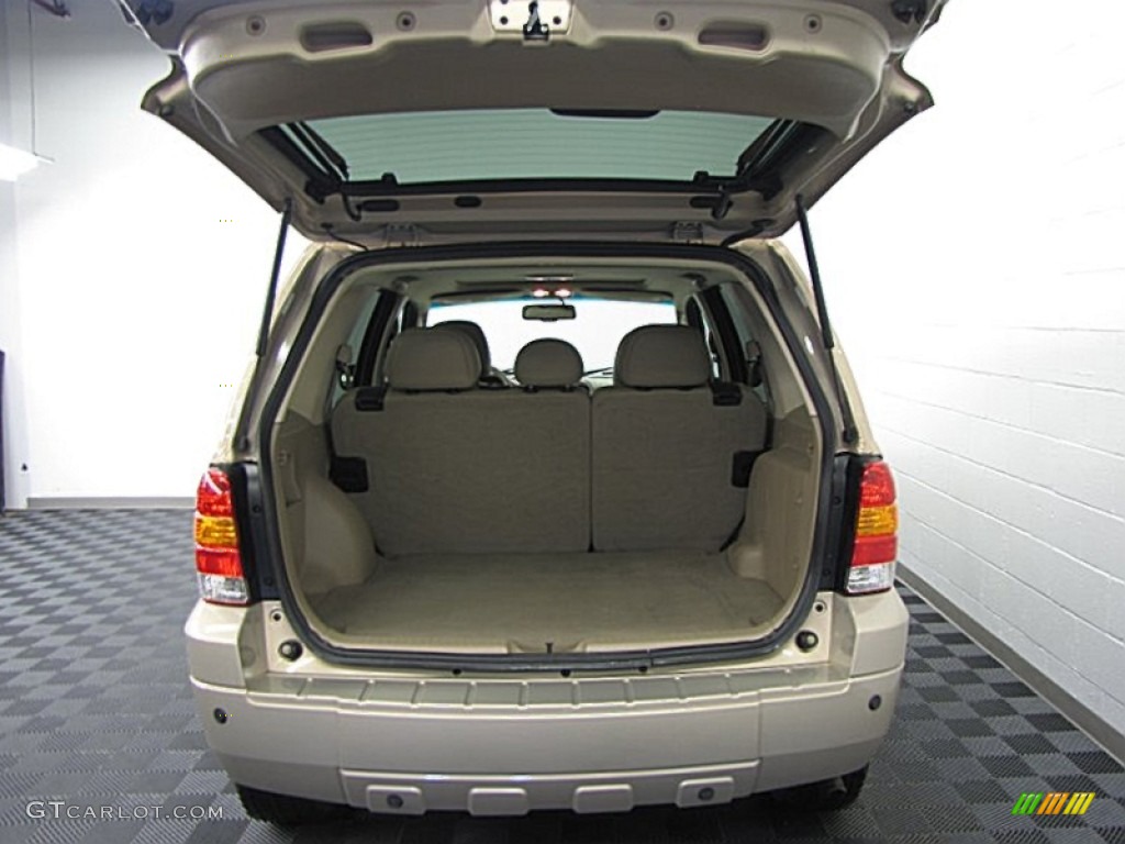 2007 Ford Escape Limited 4WD Trunk Photo #64951549