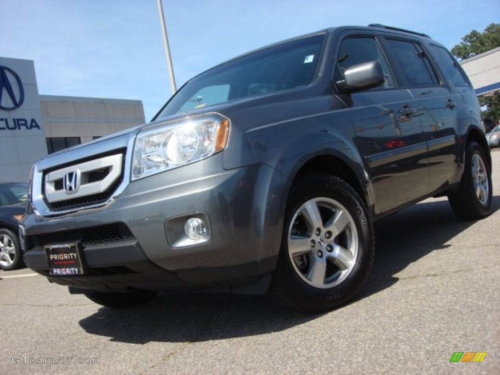 Polished Metal Metallic Honda Pilot