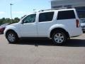 Avalanche White - Pathfinder LE 4x4 Photo No. 2