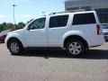 2005 Avalanche White Nissan Pathfinder LE 4x4  photo #2