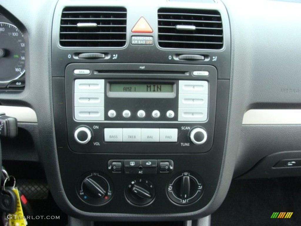 2009 Volkswagen Rabbit 2 Door Controls Photo #64958710