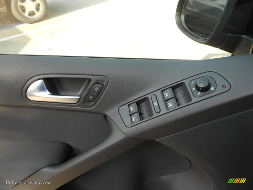 2012 Tiguan S - Deep Black Metallic / Black photo #21