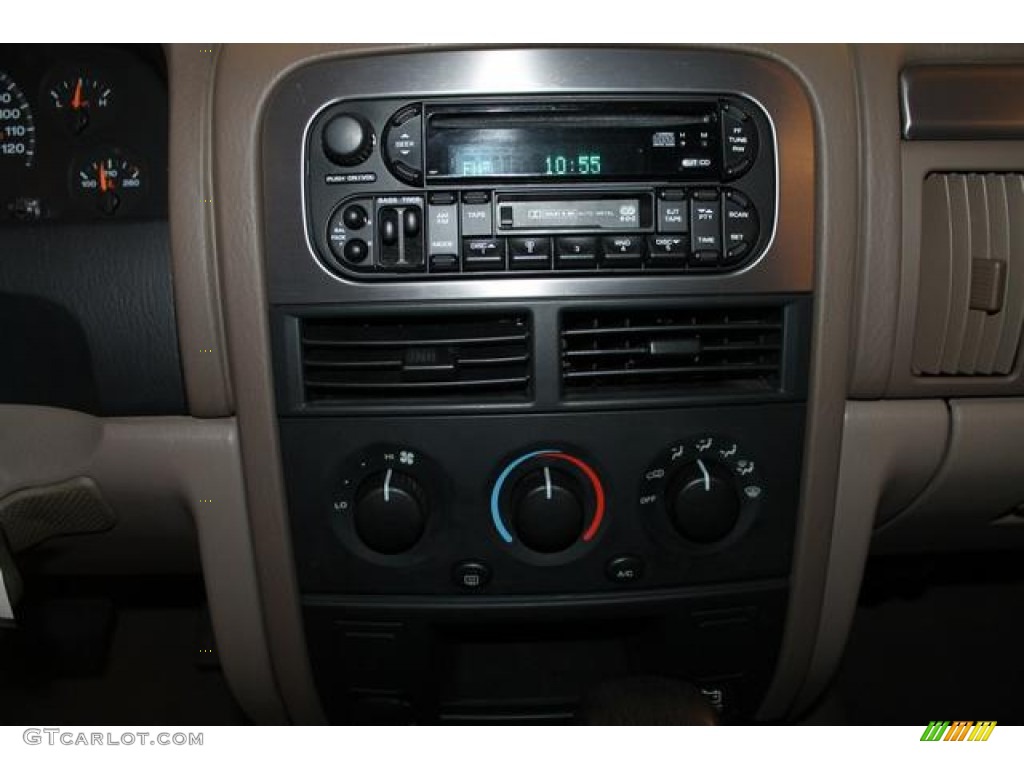 2004 Grand Cherokee Laredo 4x4 - Deep Lava Red Metallic / Taupe photo #19