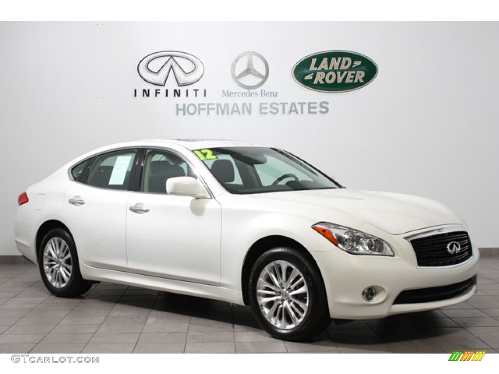 Moonlight White Infiniti M