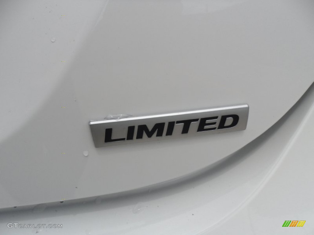 2013 Elantra Limited - Shimmering White / Beige photo #16