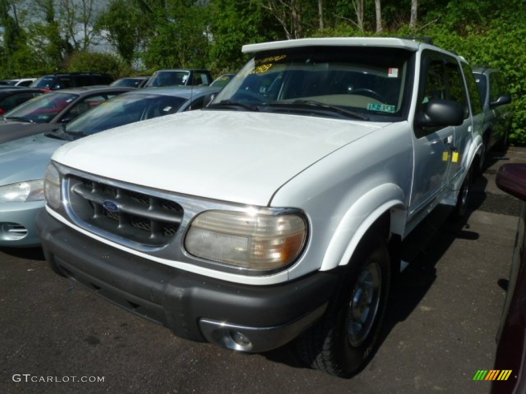 2000 Explorer XLT 4x4 - Oxford White / Medium Prairie Tan photo #4