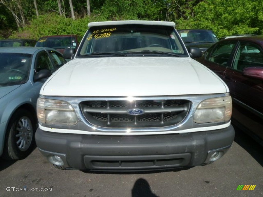 2000 Explorer XLT 4x4 - Oxford White / Medium Prairie Tan photo #5