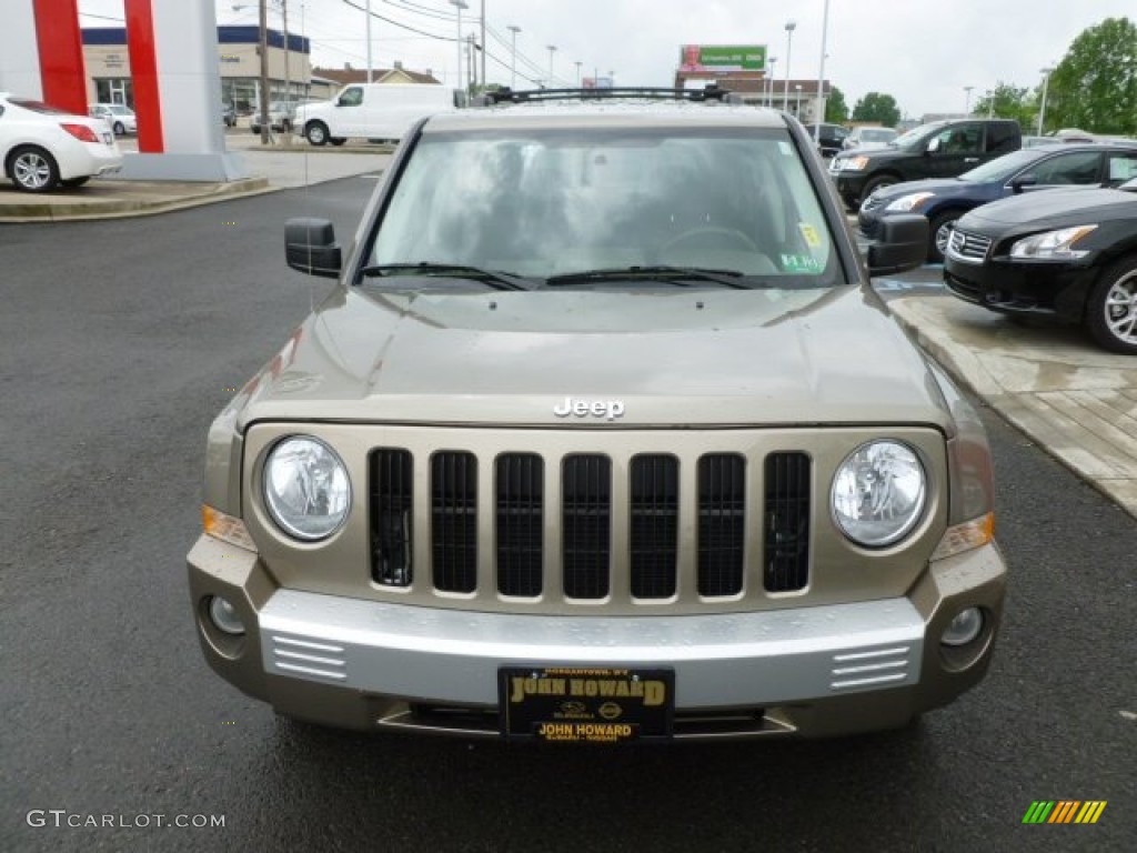 2007 Patriot Limited 4x4 - Light Khaki Metallic / Pastel Pebble Beige photo #2