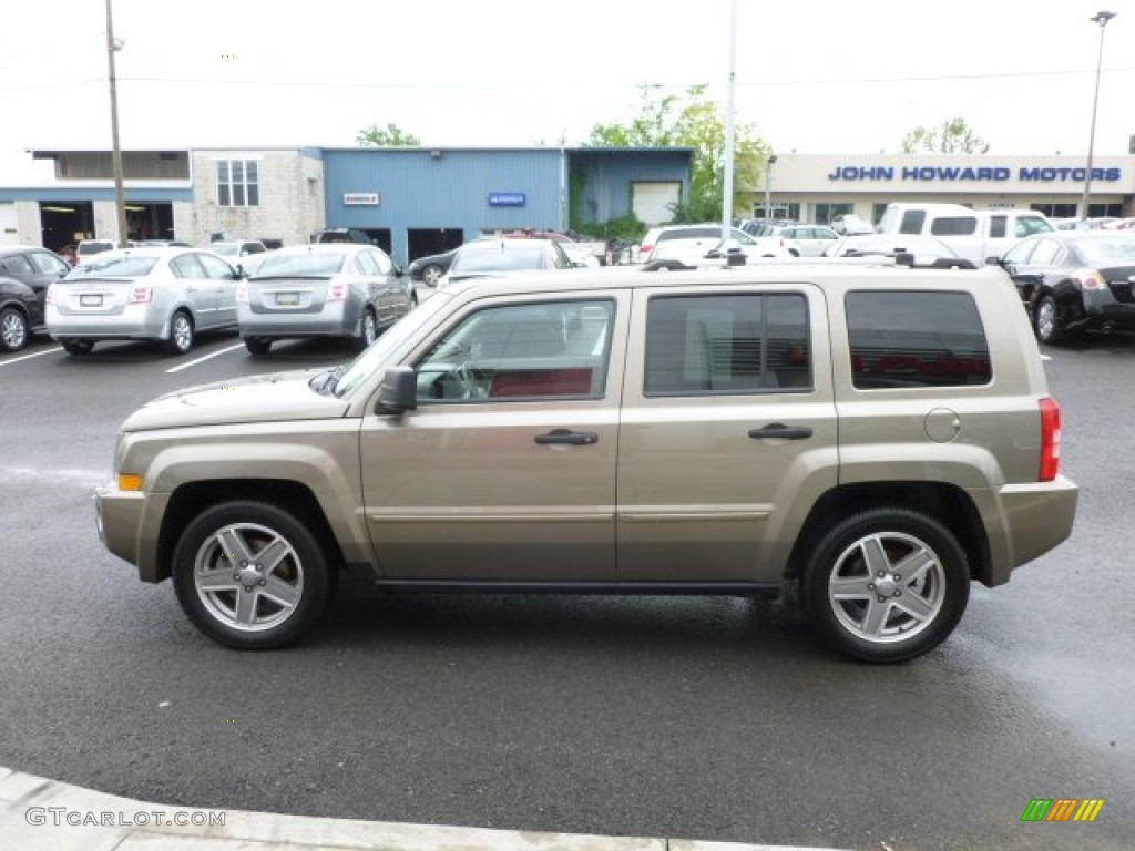 2007 Patriot Limited 4x4 - Light Khaki Metallic / Pastel Pebble Beige photo #8