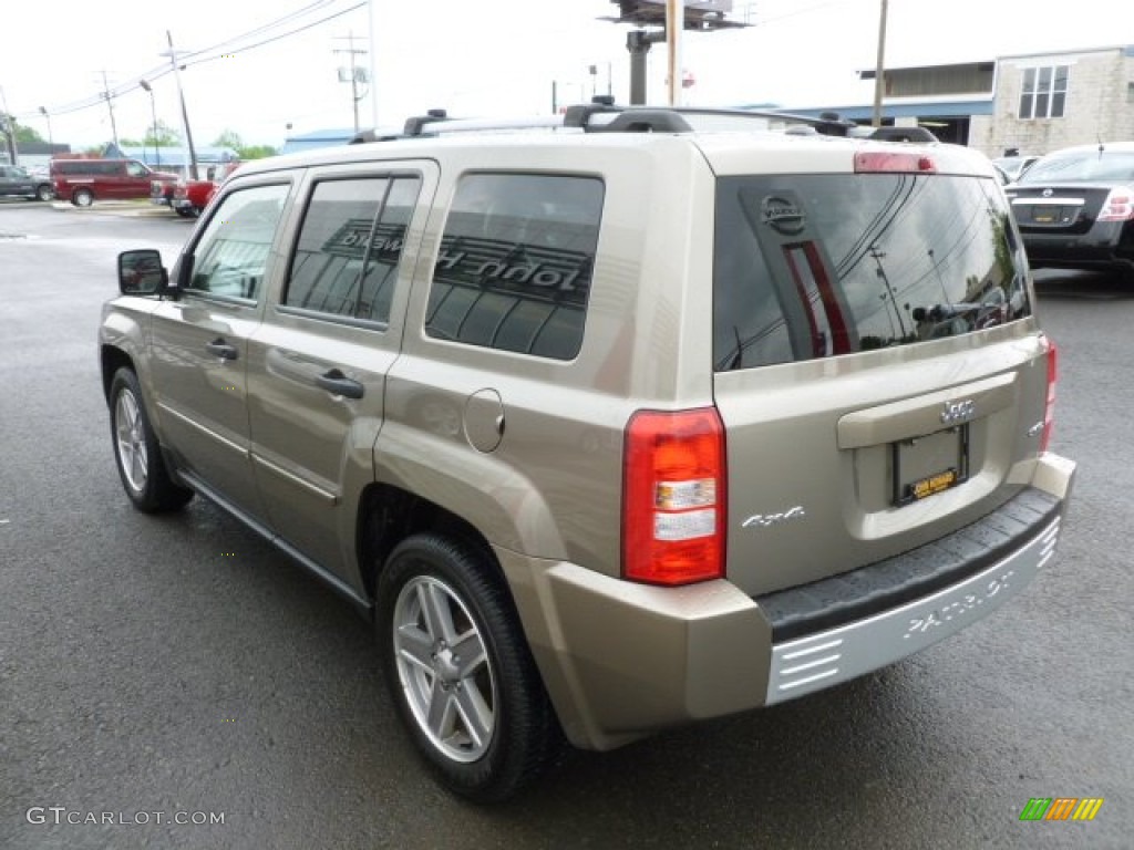 2007 Patriot Limited 4x4 - Light Khaki Metallic / Pastel Pebble Beige photo #9