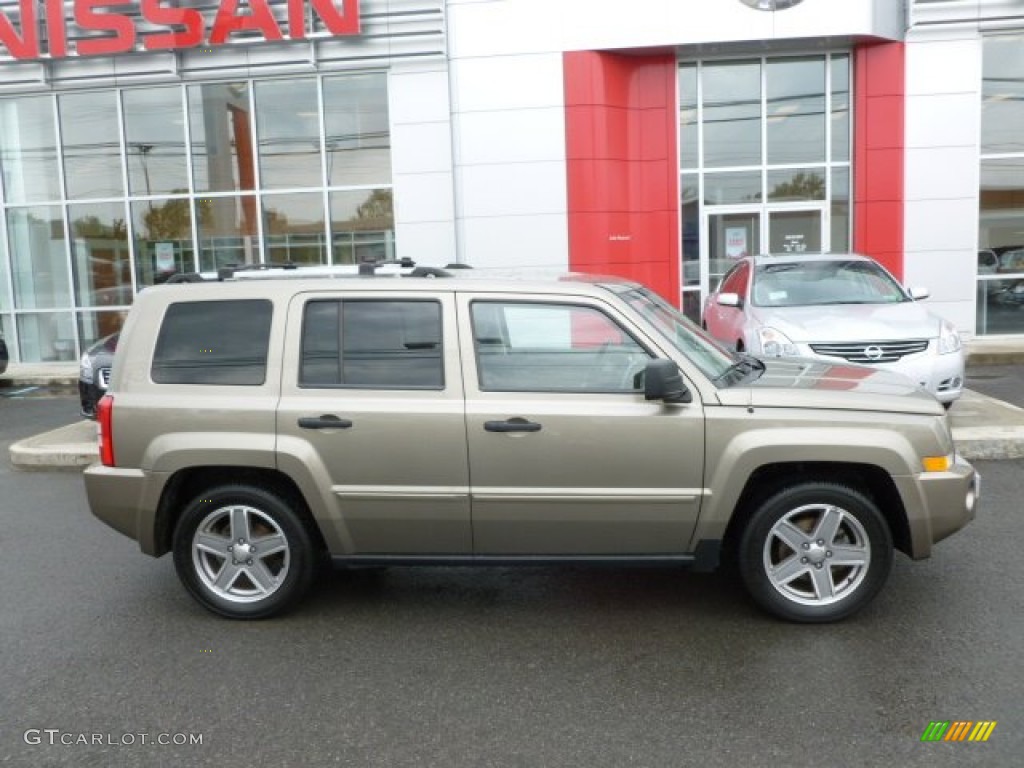 2007 Patriot Limited 4x4 - Light Khaki Metallic / Pastel Pebble Beige photo #12