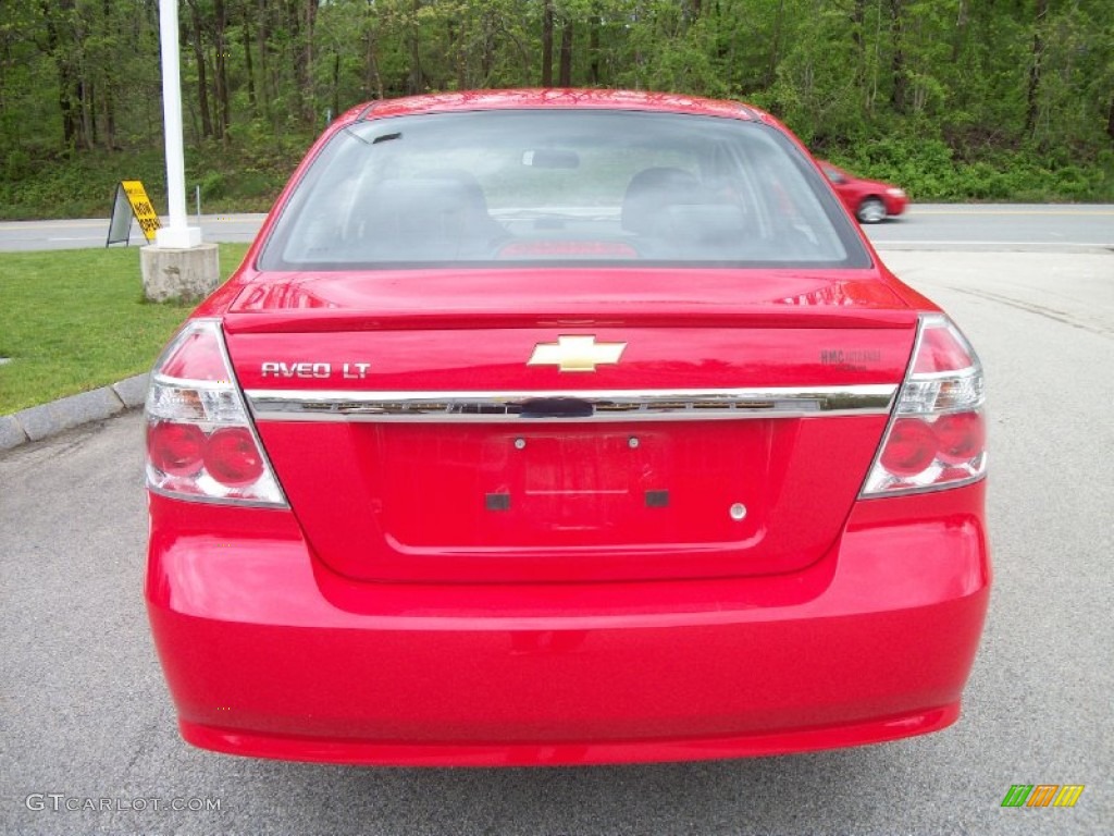 2010 Aveo LT Sedan - Victory Red / Charcoal photo #4
