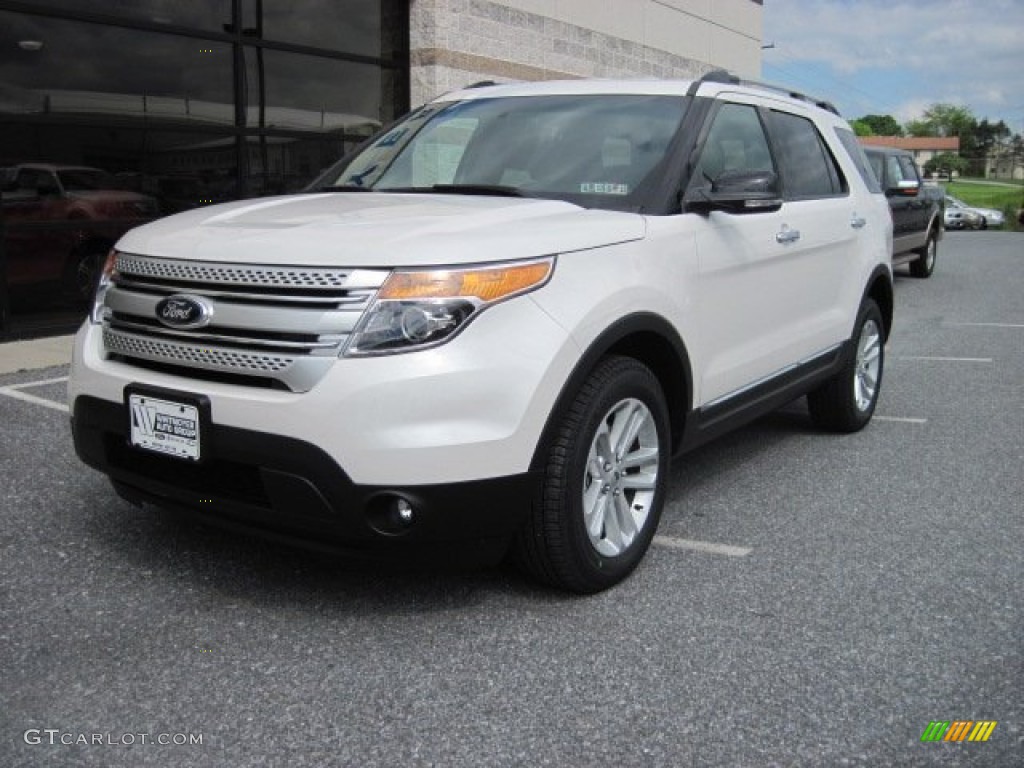 2013 Explorer XLT 4WD - White Platinum Tri-Coat / Medium Light Stone photo #2