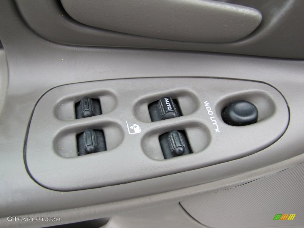2003 Intrepid SXT - Stone White / Sandstone photo #15
