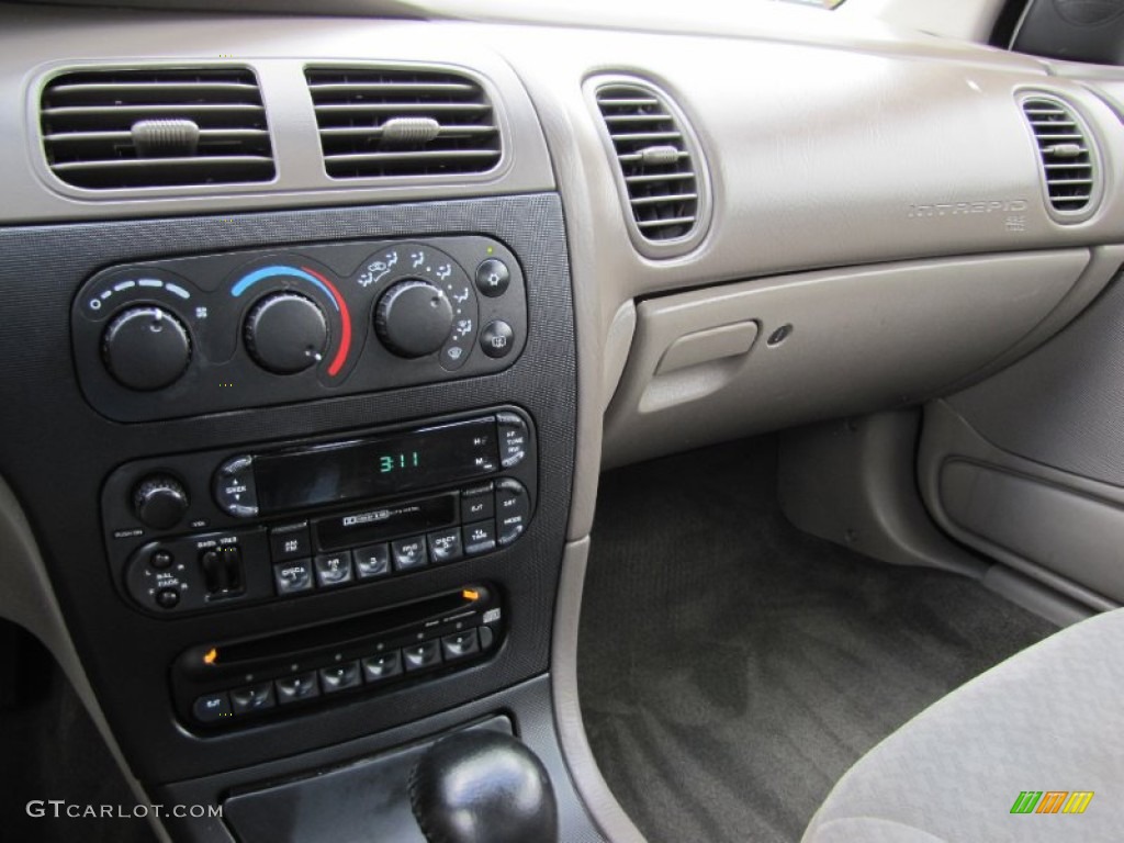 2003 Intrepid SXT - Stone White / Sandstone photo #17