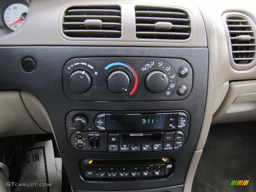 2003 Intrepid SXT - Stone White / Sandstone photo #18