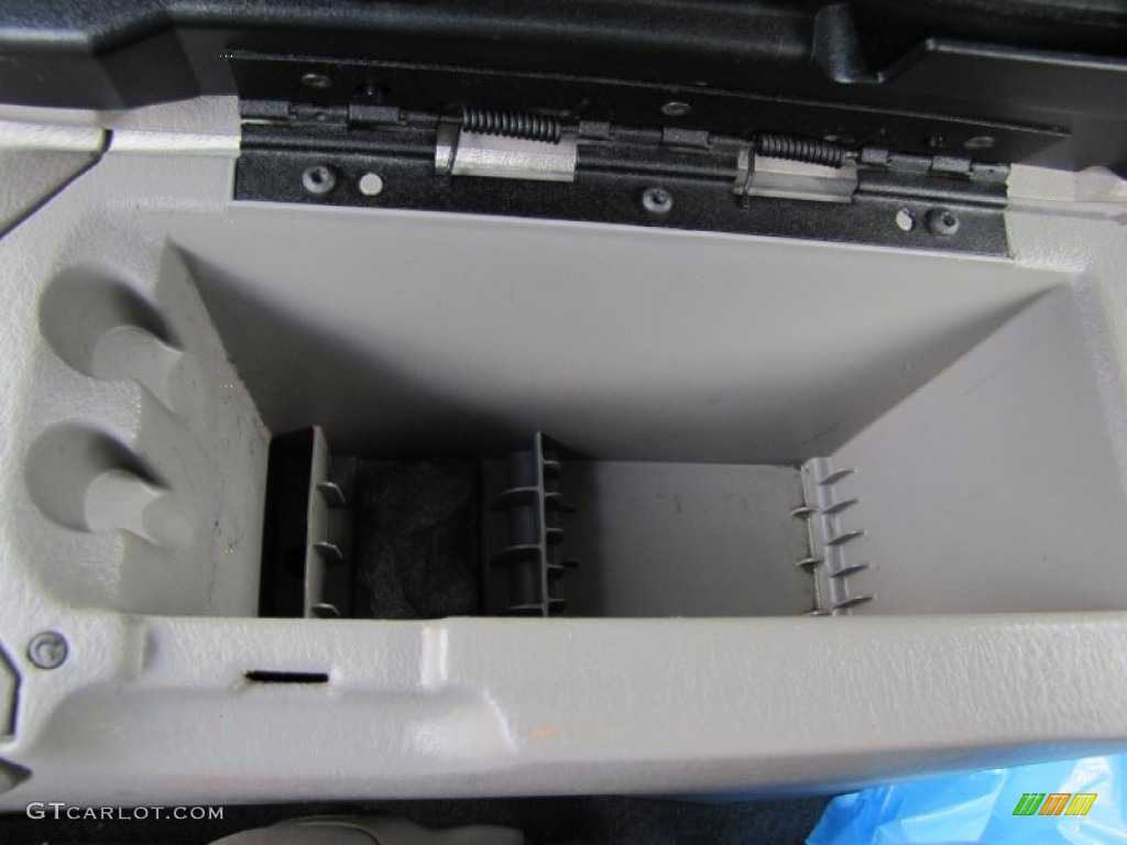2003 Intrepid SXT - Stone White / Sandstone photo #24