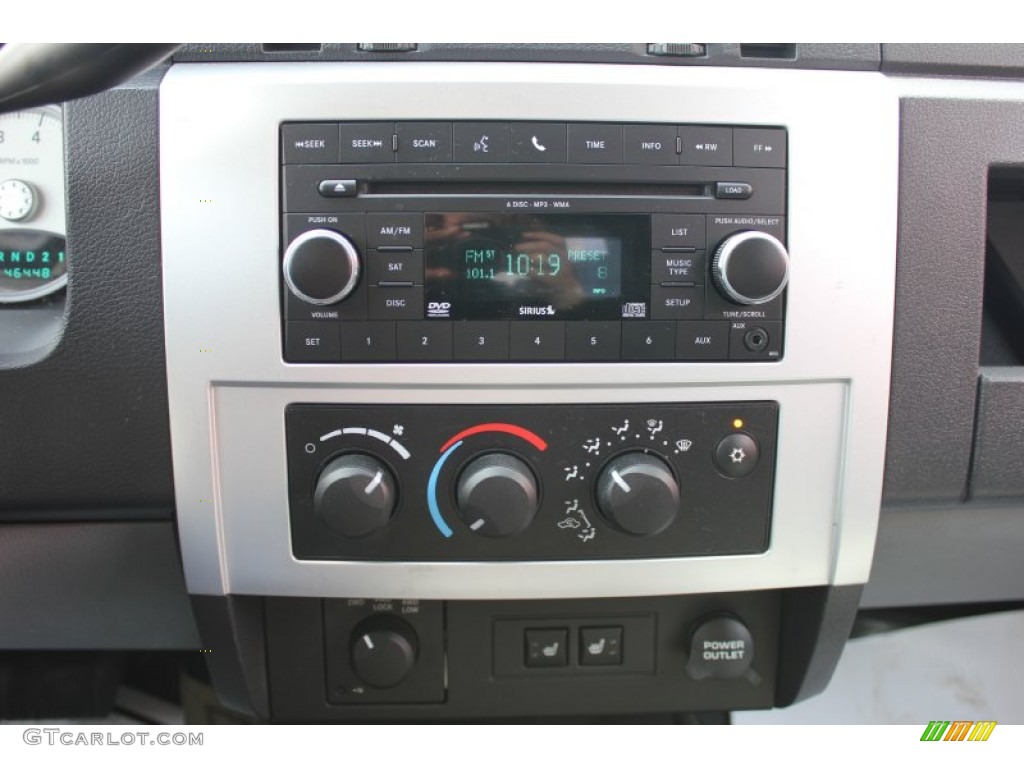 2011 Dodge Dakota Laramie Crew Cab 4x4 Controls Photo #64990391