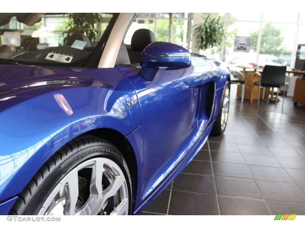2012 R8 Spyder 5.2 FSI quattro - Sepang Blue Pearl Effect / Black photo #3