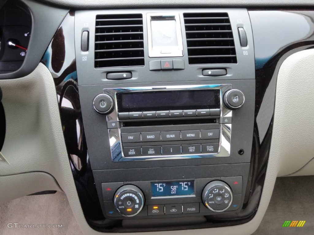 2009 Cadillac DTS Standard DTS Model Controls Photo #64996517