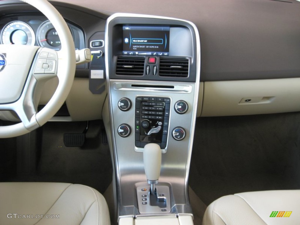 2012 Volvo XC60 3.2 AWD Controls Photo #65000699