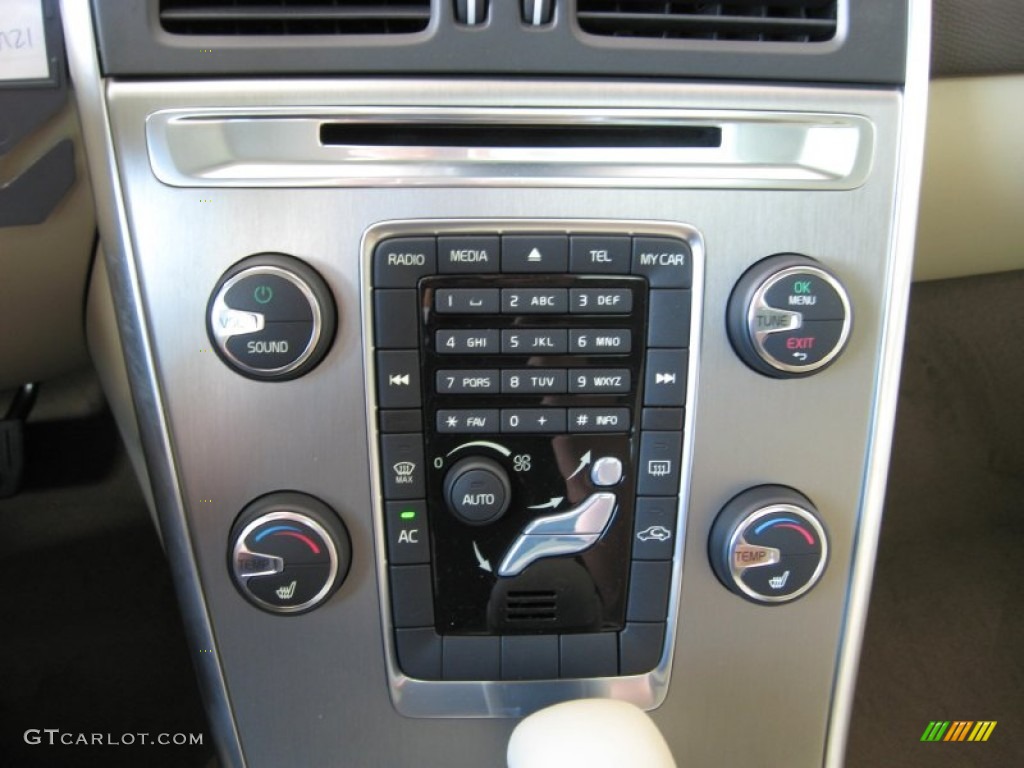 2012 Volvo XC60 3.2 AWD Controls Photo #65000714