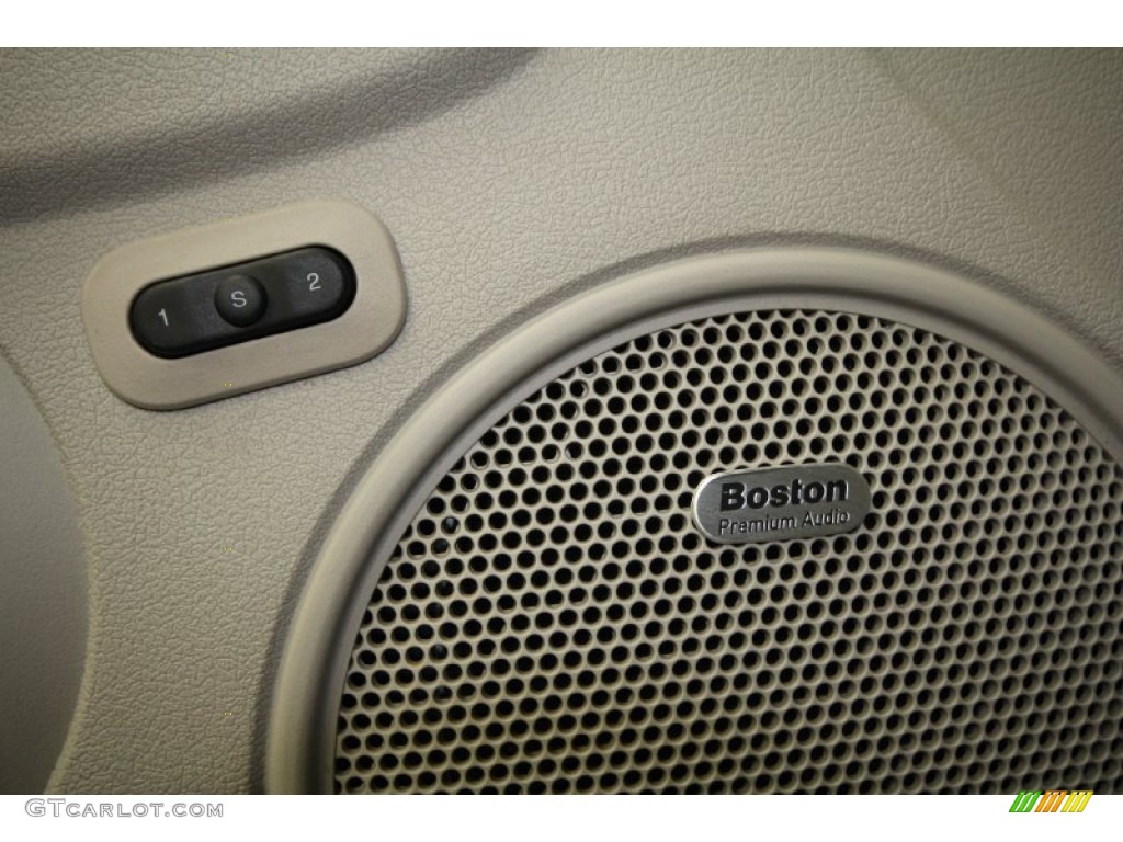 2009 Jeep Commander Overland 4x4 Audio System Photo #65001735