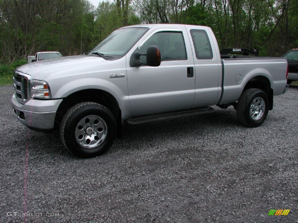 Silver Metallic 2005 Ford F350 Super Duty XLT SuperCab 4x4 Exterior Photo #65010612