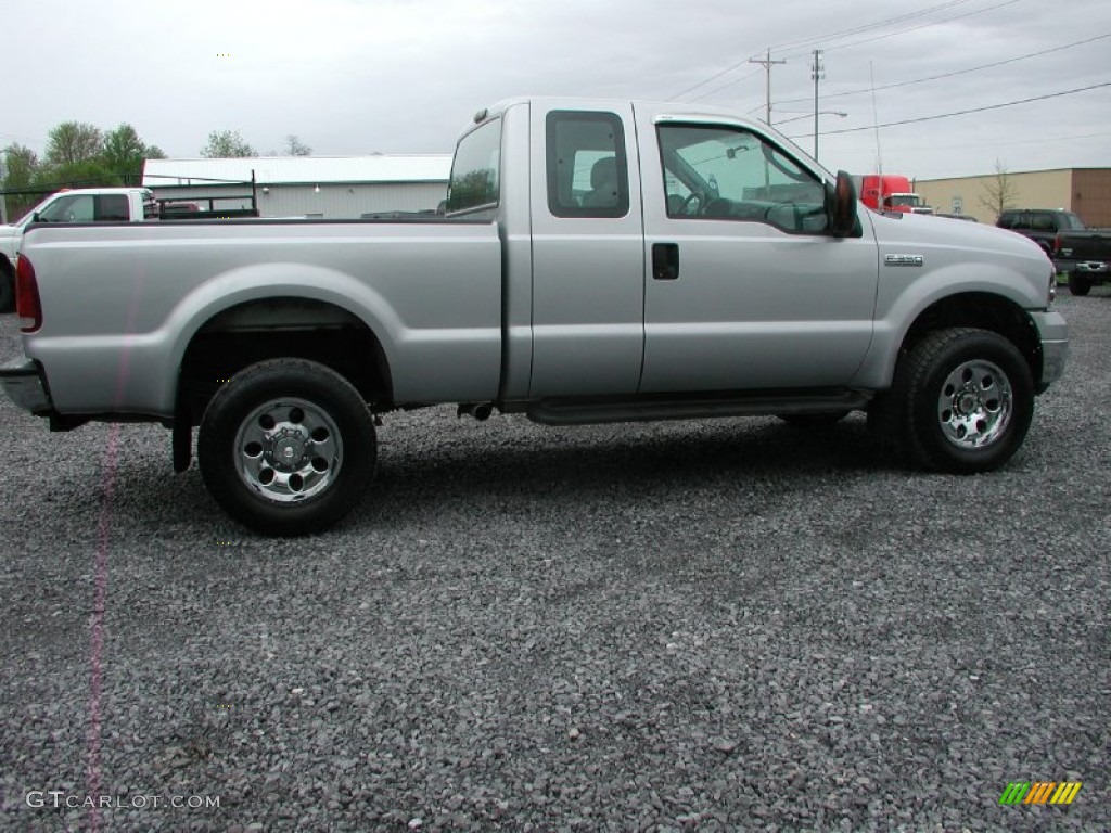 2005 F350 Super Duty XLT SuperCab 4x4 - Silver Metallic / Medium Flint photo #15