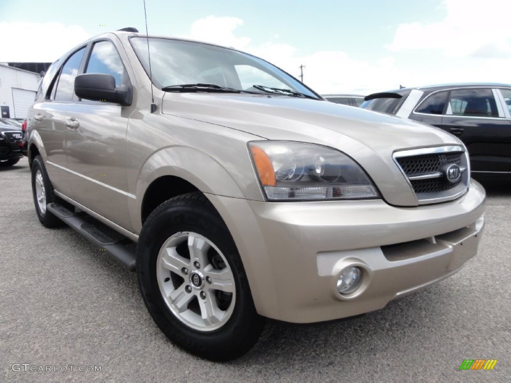 2005 Sorento LX 4WD - Sand Beige Metallic / Beige photo #1