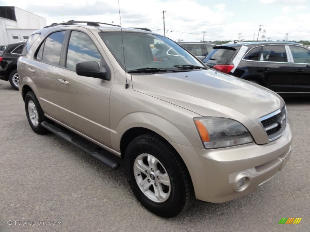 2005 Sorento LX 4WD - Sand Beige Metallic / Beige photo #5