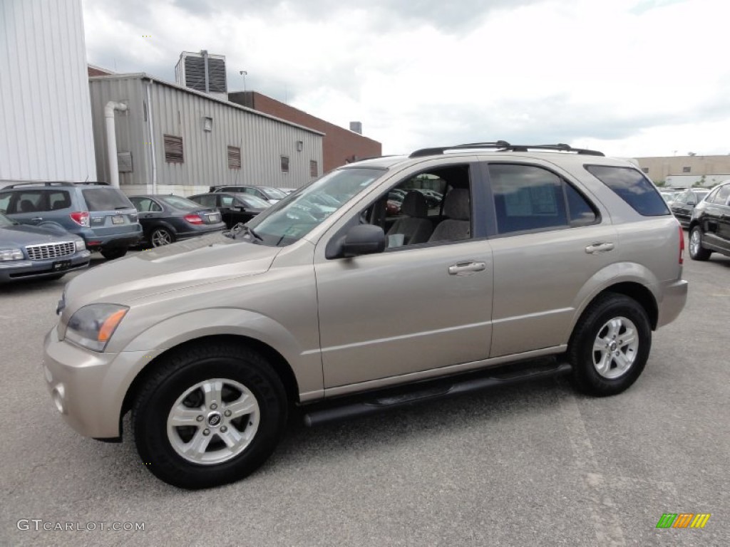 2005 Sorento LX 4WD - Sand Beige Metallic / Beige photo #12