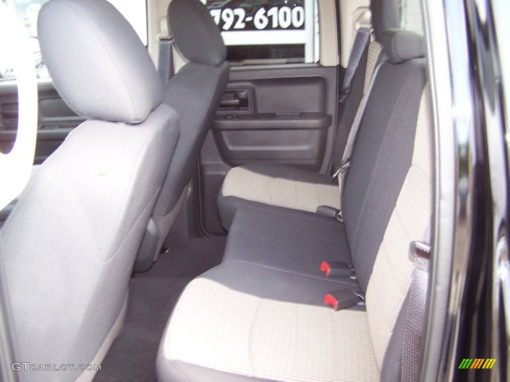 2012 Ram 1500 Express Quad Cab 4x4 - Black / Dark Slate Gray/Medium Graystone photo #7