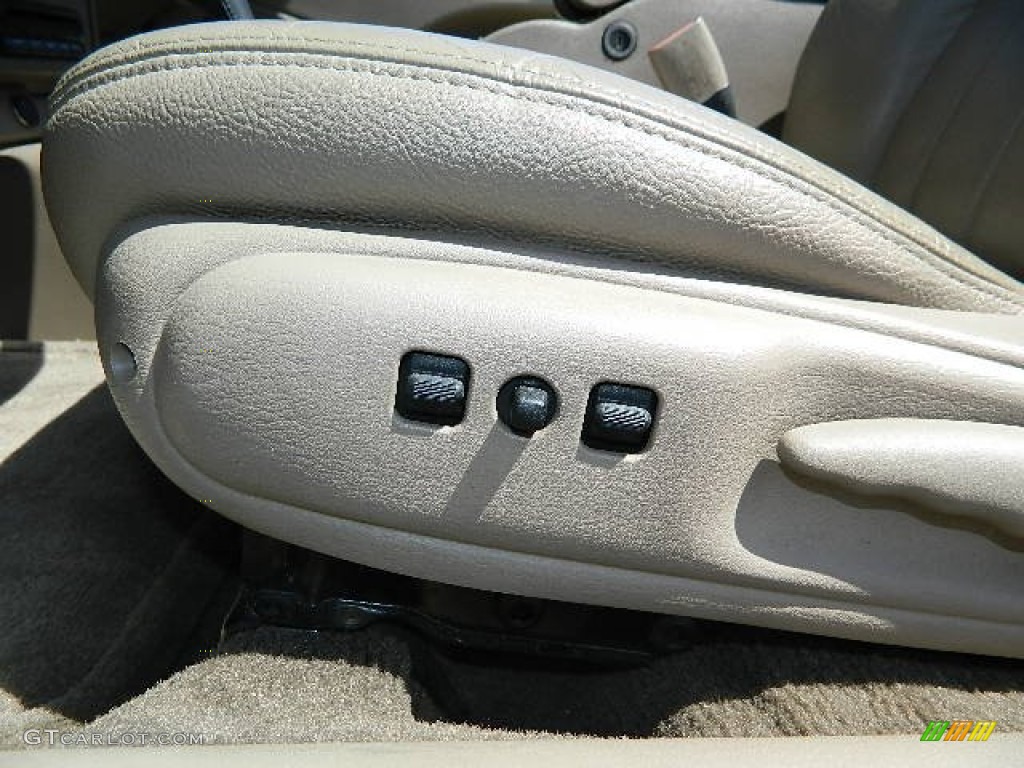 2002 Sebring LXi Convertible - Stone White / Sandstone photo #15