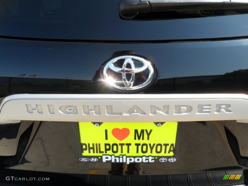 2009 Highlander V6 - Black / Sand Beige photo #17