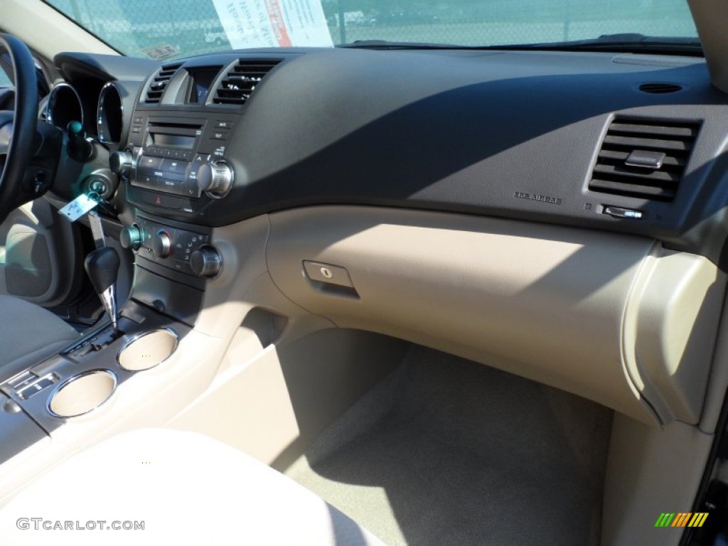 2009 Highlander V6 - Black / Sand Beige photo #20