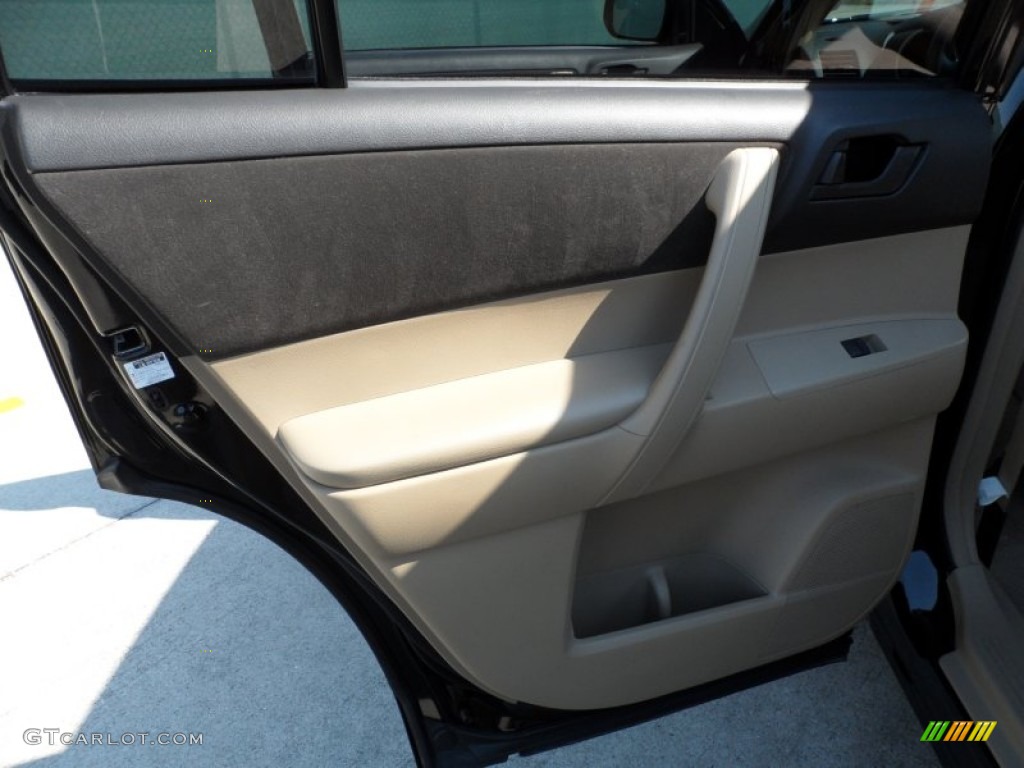 2009 Highlander V6 - Black / Sand Beige photo #26
