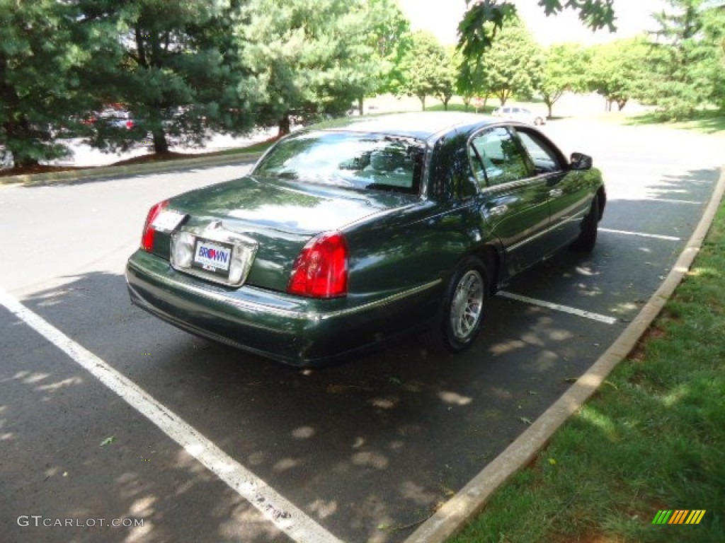 2001 Town Car Signature - Medium Charcoal Green Metallic / Dark Charcoal photo #7