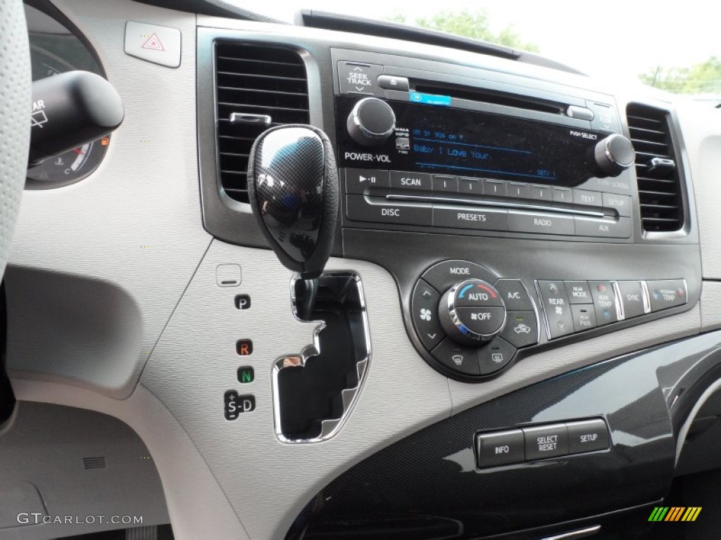 2012 Sienna SE - Super White / Dark Charcoal photo #33