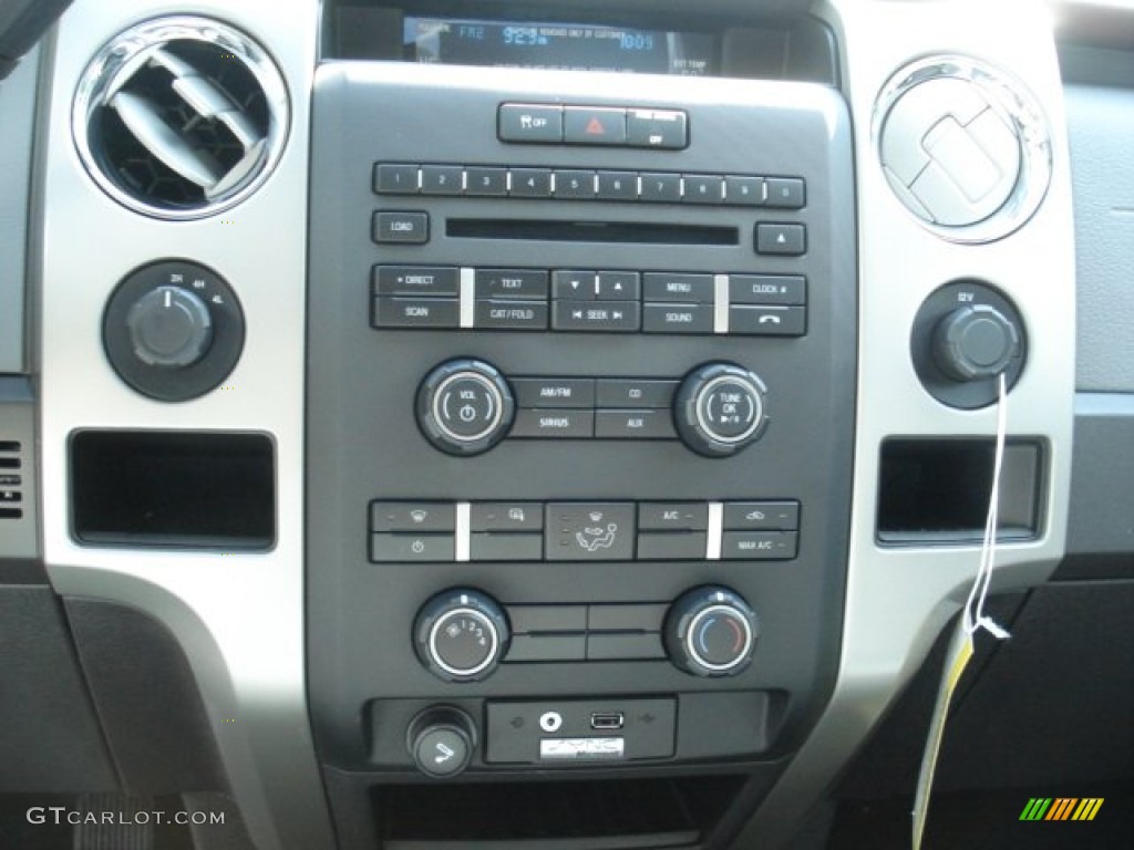 2012 Ford F150 XL Regular Cab 4x4 Controls Photo #65040137