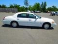 2000 Vibrant White Lincoln Town Car Signature  photo #3