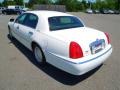 2000 Vibrant White Lincoln Town Car Signature  photo #5