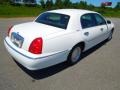 2000 Vibrant White Lincoln Town Car Signature  photo #6