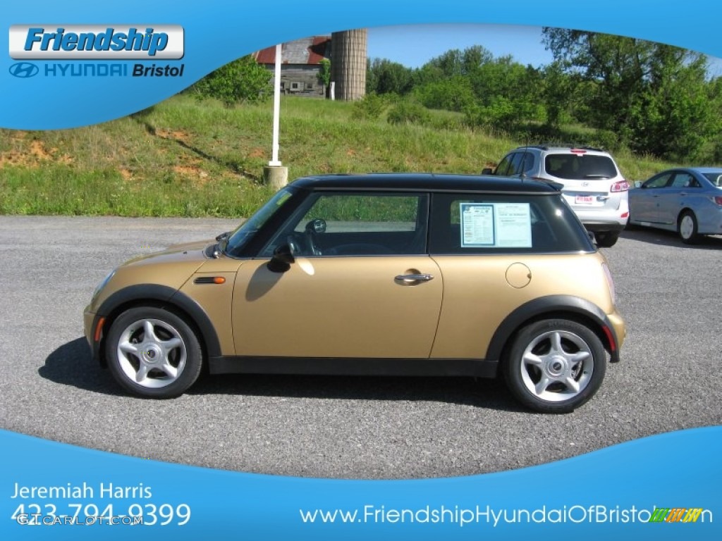 2004 Cooper Hardtop - Solid Gold Metallic / Panther Black photo #2